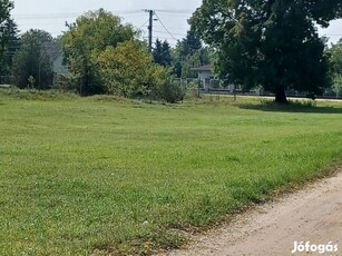 Építési, közművesített telek eladó