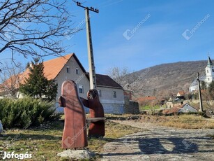 Építési telek Kisgyőr központjában eladó