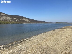 Esztergom dunaparti telek eladó!