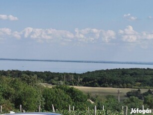 Felsőörsön panorámás, felújított ingatlan eladó