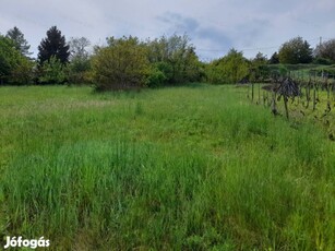 Győrújbaráton panorámás telek eladó