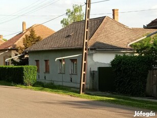 Kondoros központjában (Széchenyi utca) családi ház eladó