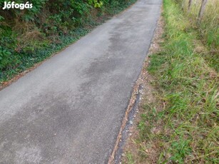 Látrányban, Balatontól 5 km-re telek házalappal eladó!