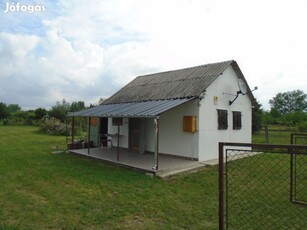 Tószeg, Balin utca, 30 m2-es, üdülő, 2 szobás, jó állapotú, nincs