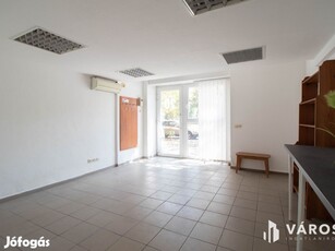 Utcai bejáratú, két szintes, 60 m2-es, Haller utcai iroda