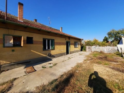 Eladó Ház, Bács-Kiskun megye Kiskunfélegyháza Lekeríthető belső házrész a Kossuthvárosban