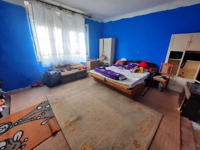 Eladó Ház, Bács-Kiskun megye Kiskunfélegyháza Leválasztott 3 szobás házrész a városközpontban
