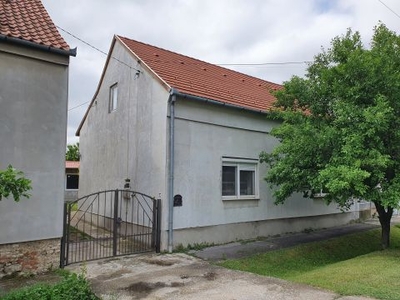 Eladó Ház, Baranya megye Szentlőrinc Szentlőrincen az Ujhelyi Imre Szakképző Iskola közelében
