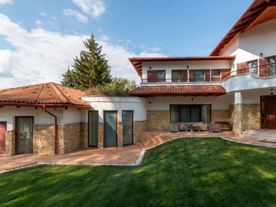 Eladó Ház, Pest megye Göd Luxus családi ház a Duna-parttól 30 méterre