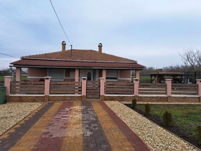 Eladó Ház, Szabolcs-Szatmár-Bereg megye Tiszalök Tiszalök csendes, aszfaltozott utcájában