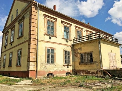 Eladó Ház, Zala megye Nagykanizsa A kastély, ahol a múlt történelme a jelenben él! Eladó Zala megyében a Balatontól 40 km-re Nagykanizsán fél hektáros területű birtokon elterülő, történelmi múltú kastély, udvarház!