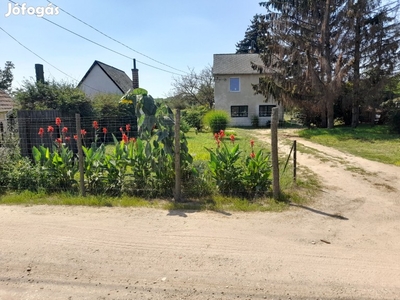 Kisbér, eladó 8976 nm telek lakható házzal, melléképületekkel Mór és