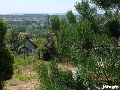 Panorámás kilátással, téliesített faház, 1200 nm-es belterületi telken