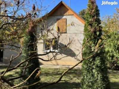 Hetény-Szarkás felújított kisház