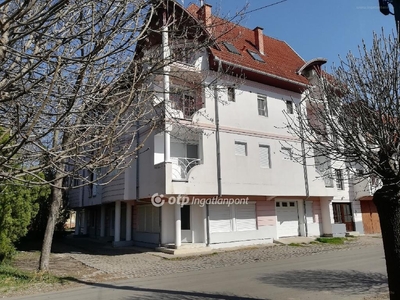 Békéscsaba, ingatlan, lakás, 155 m2, 280.000 Ft