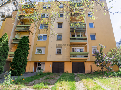 Eladó átlagos állapotú panel lakás - Szeged