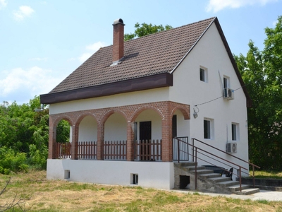 Dömsödön teljes körűen felújított, szigetelt, 4 szobás ház eladó - Dömsöd, Pest - Ház