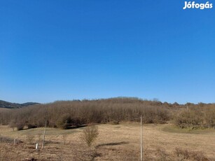 Budai oldalon király-völgy lakóparkban örök panorámás telek elado