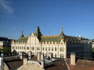 Kiadó téglalakás, albérlet Budapest, V. kerület, Hold utca, Tetőtér