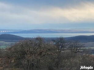 Pécselyen panorámás, beépíthető külterület eladó