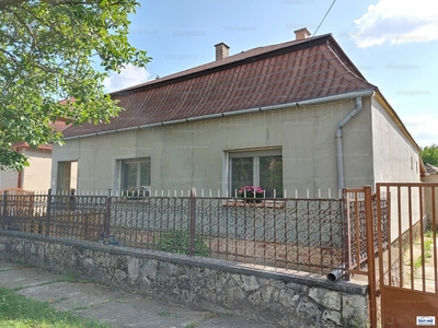 Eladó családi ház - Baj, Bem József utca