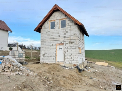 Eladó családi ház - Baracska, Fejér megye