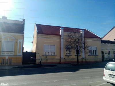 Eladó családi ház - Pápa, Veszprém megye