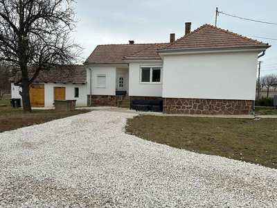 Eladó családi ház - Pusztaszemes, Petőfi Sándor utca 28-30.