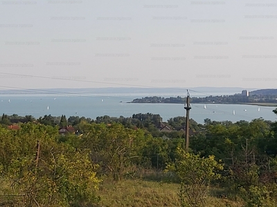 Eladó üdülőövezeti telek - Balatonfűzfő, Veszprém megye