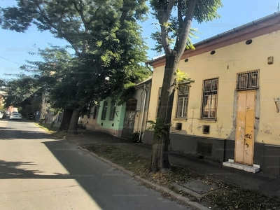 Eladó utcai bejáratos üzlethelyiség - Debrecen, Arany János utca