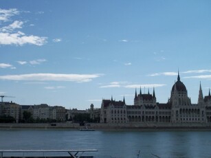 Eladó téglalakás Budapest, II. kerület, Víziváros, Bem rakpart, földszint