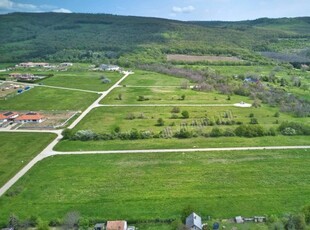 Eladó telek Budajenő