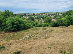 Eladó telek Valkó