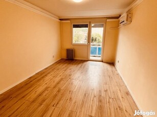 Miskolc belváros, felújított, 55m2 2 szobás lakás Eladó