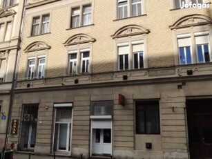 VII. Kerület, Garay tér, 99 m2-es, 3. emeleti, társasházi lakás