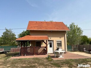 XVII. Kerület, Naplás-tó közeli utca, 90 m2-es, családi ház