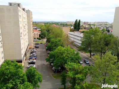 Győrben a Vásárcsarnok közelében panellakás kedvező áron eladó!