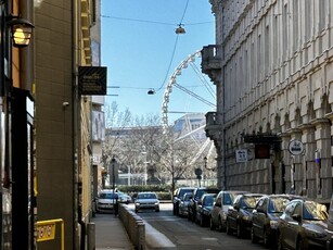 Eladó téglalakás Budapest, VI. kerület, Belső Terézváros, Paulay Ede utca, Tetőtér