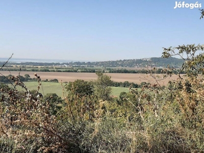 Velencei tóra örök-panorámás telek, Korzó szabad-strandtól 4 km-re!