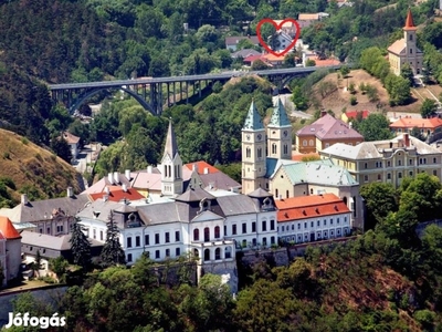 Veszprém Völgyhídnál családi ház kerttel, garázzsal