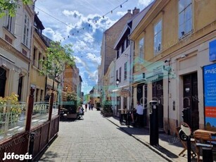 Eladó téglalakás, Győr