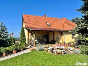 Sárváron panorámás ingatlan belterületen nagy telekkel