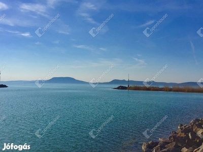 Balatonlelle, eladó társasházi lakás