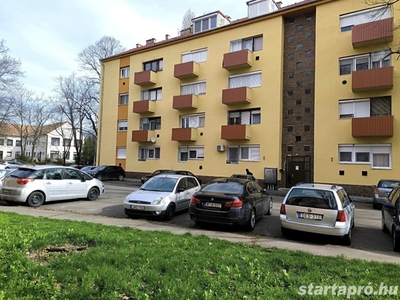 Pécs uránvárosban tégla gázfűtéses lakás eladó.