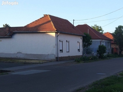 Eger, Lajosvárosban családi ház eladó