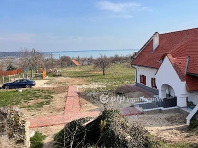 Eladó nyaraló Balatonalmádi