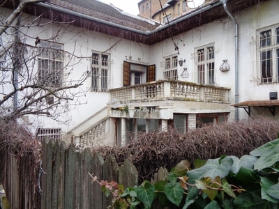 Eladó átlagos állapotú ház - Budapest VIII. kerület