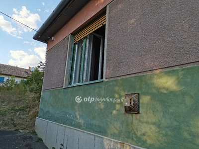 Eladó felújítandó ház - Pécsvárad