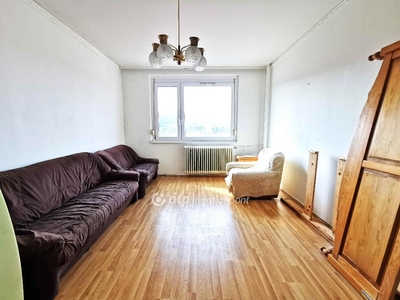 Eladó felújítandó panel lakás - Miskolc