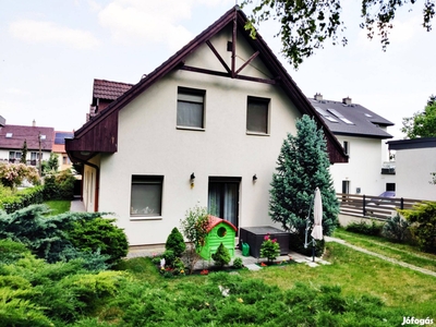 Vásároljon Egy házat Három önálló lakással! - III. kerület, Budapest - Ház